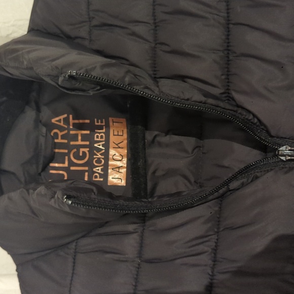NWOT Light but warm puffer jacket. - Picture 3 of 3
